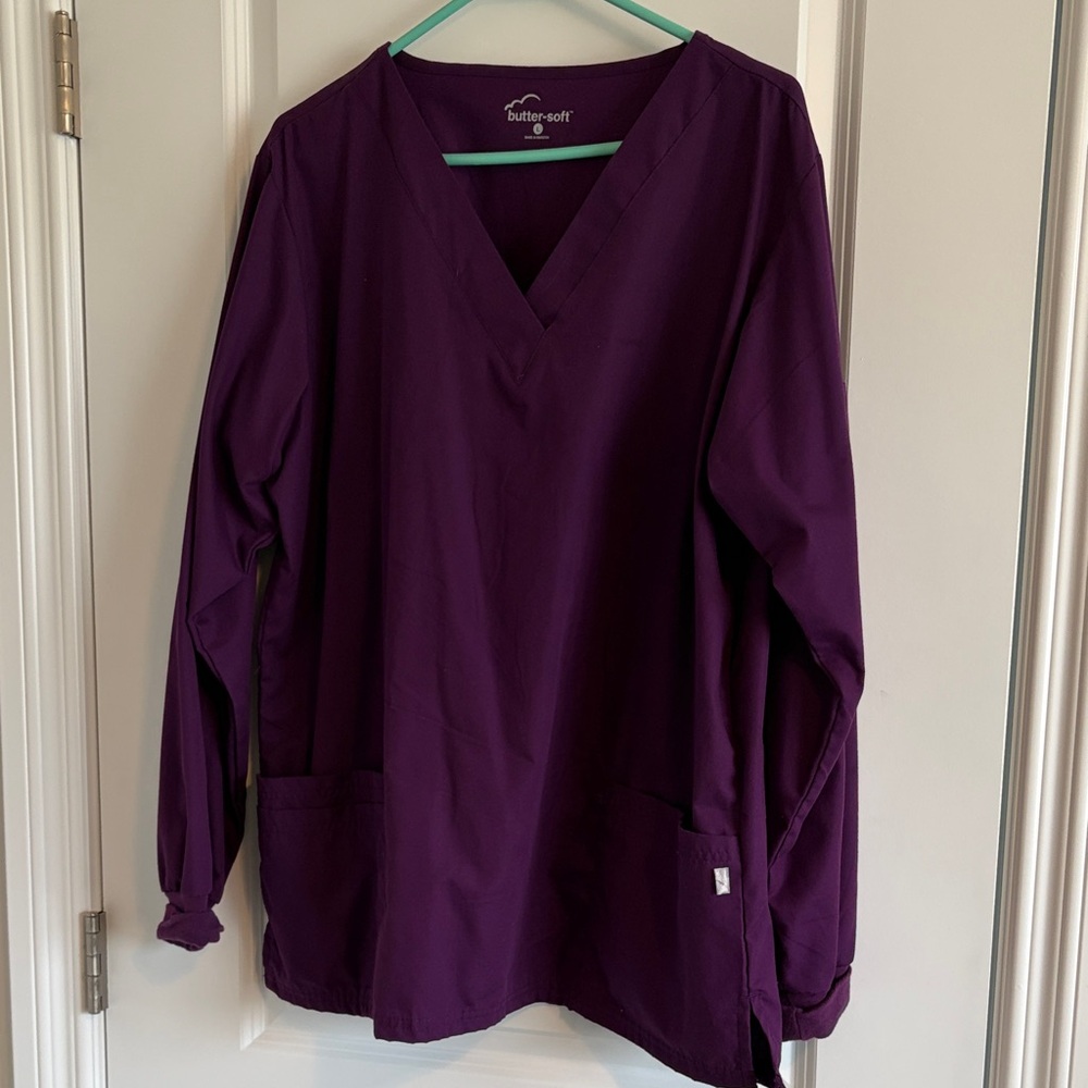 Purple scrub set- Large top & Medium bottoms.